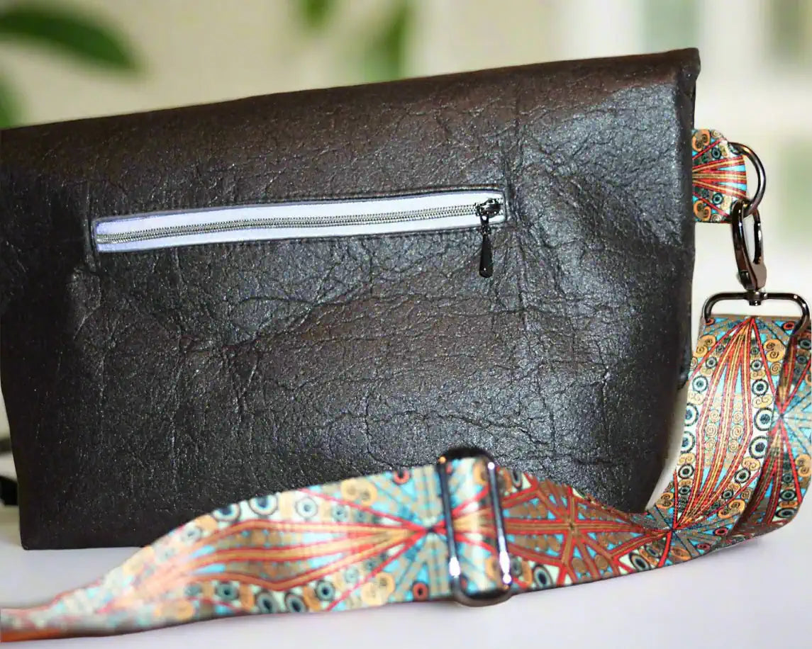 Handtasche aus Pinatex, schwarz, Rückansicht