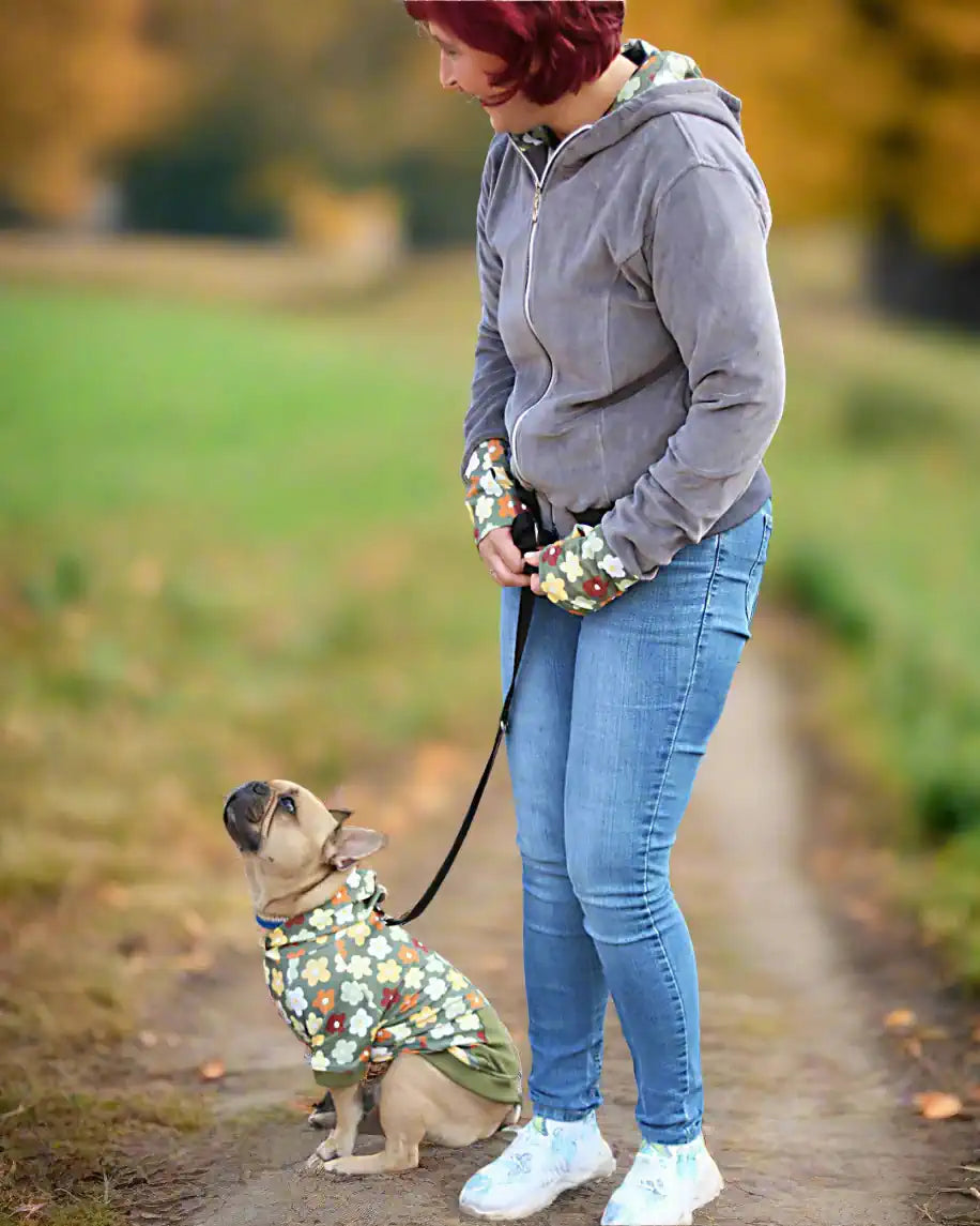 Kapuzenjacke und Hundehoodie Blumendesign
