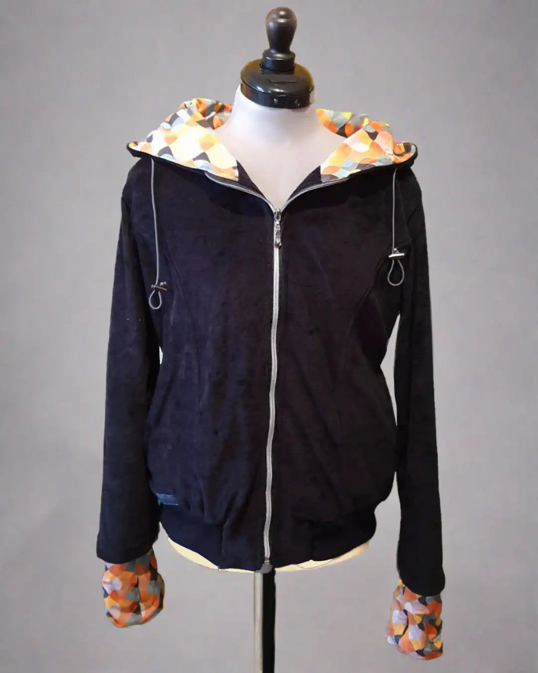 Kapuzenjacke schwarz retro
