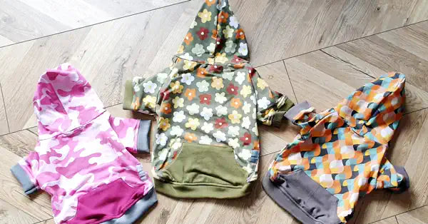 Hunde Hoodie camouflage rosa, Blumen und Retro