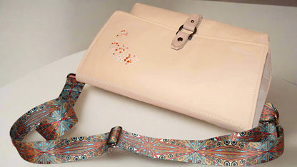 Handtasche aus Pinatex, beige, liegend