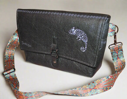 Handtasche aus Pinatex, schwarz, stehend