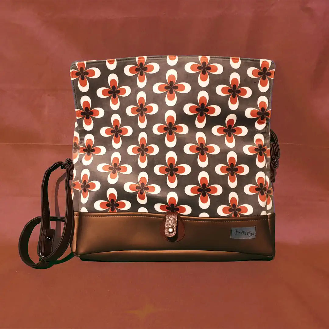 Handtasche aus Samt mit Blumen